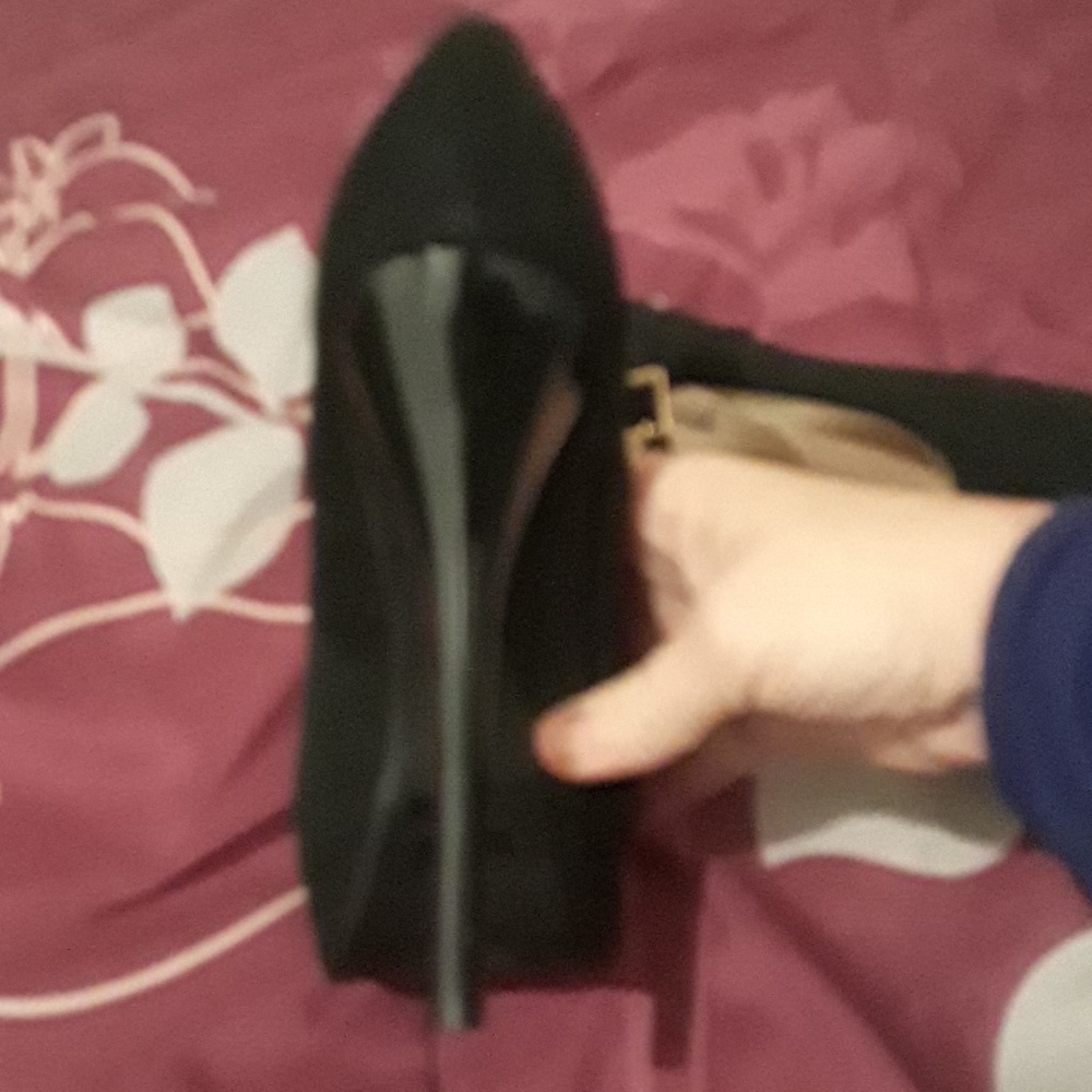 Heels - Picture 3 of 3